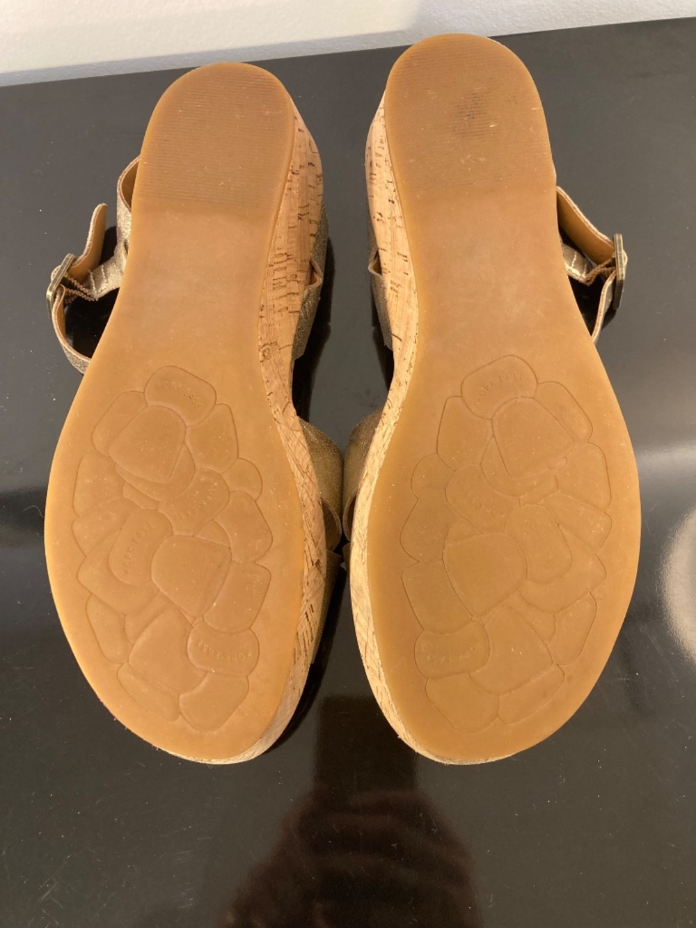 Metallic gold Kork-Ease sandals size 8 - Picture 7 of 10